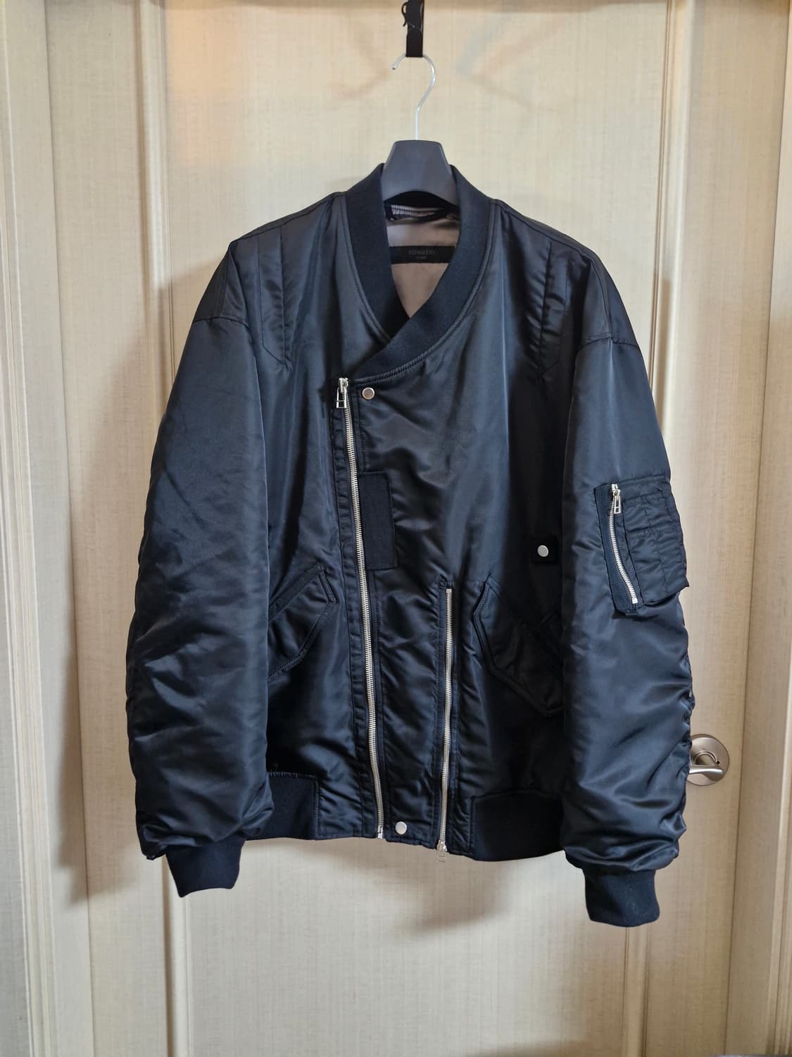 송지오옴므 어시메트릭 오버핏 마원 Ma-1 점퍼 48 상품이미지1