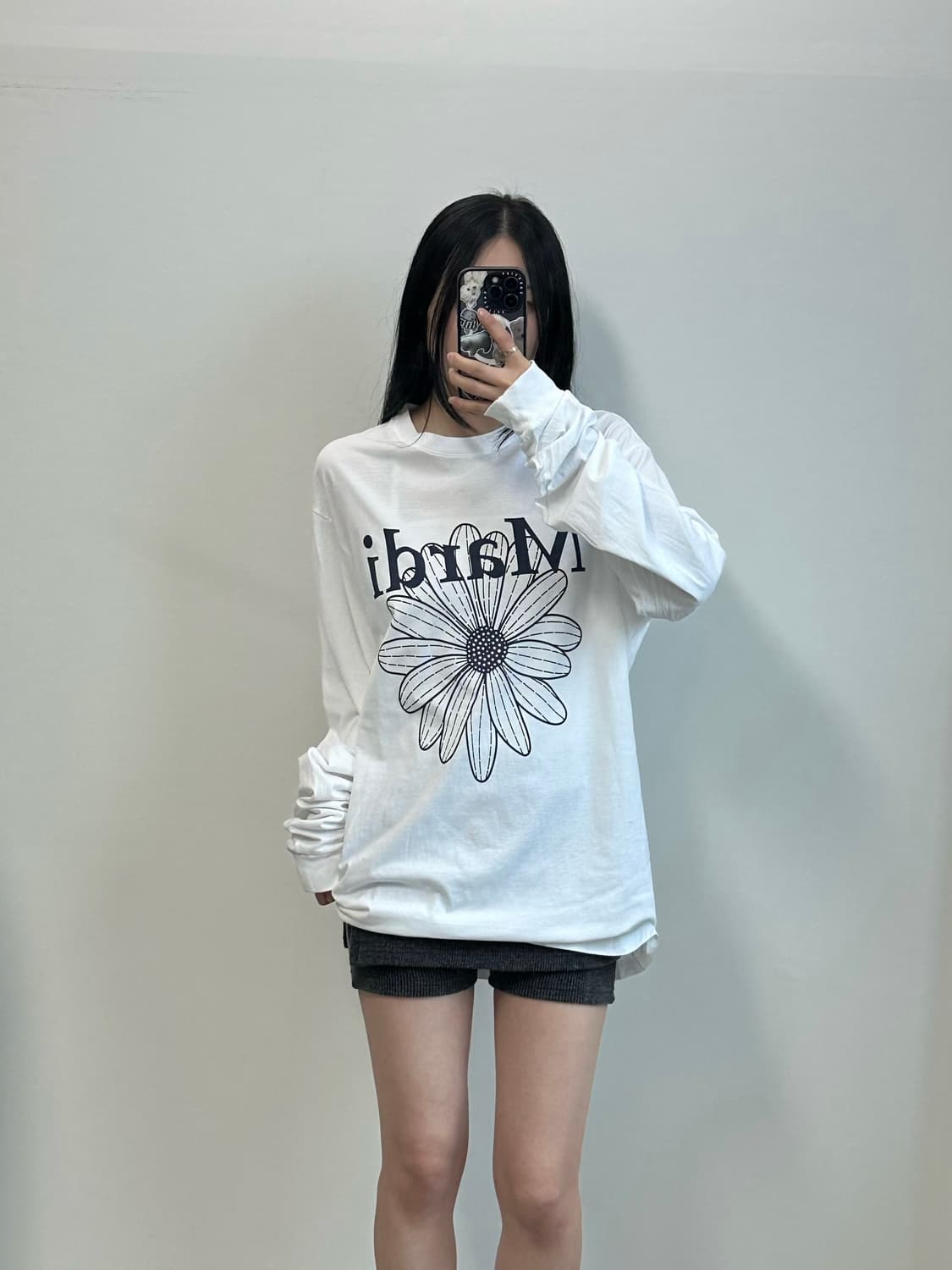 마르디메크르디 빅로고 화이트 롱 슬리브 긴팔티셔츠 상품이미지1