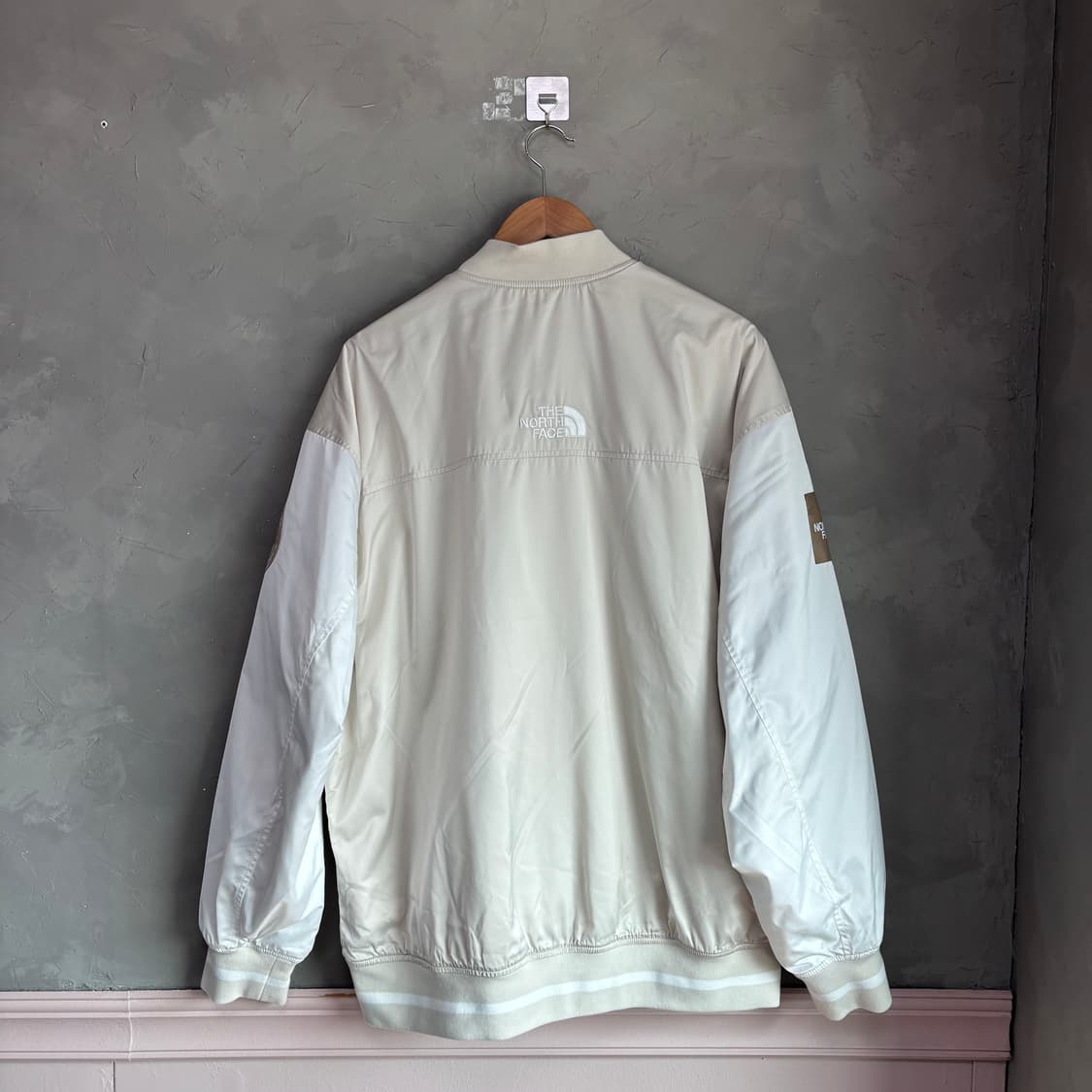 노스페이스 화이트라벨 플레이어 바시티 봄버 자켓 크림 상품이미지5