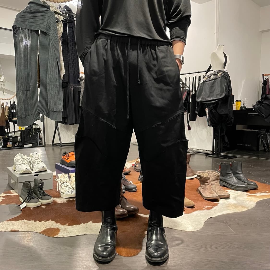 꼼데가르송 블랙 컷아웃 벌룬팬츠 상품이미지4