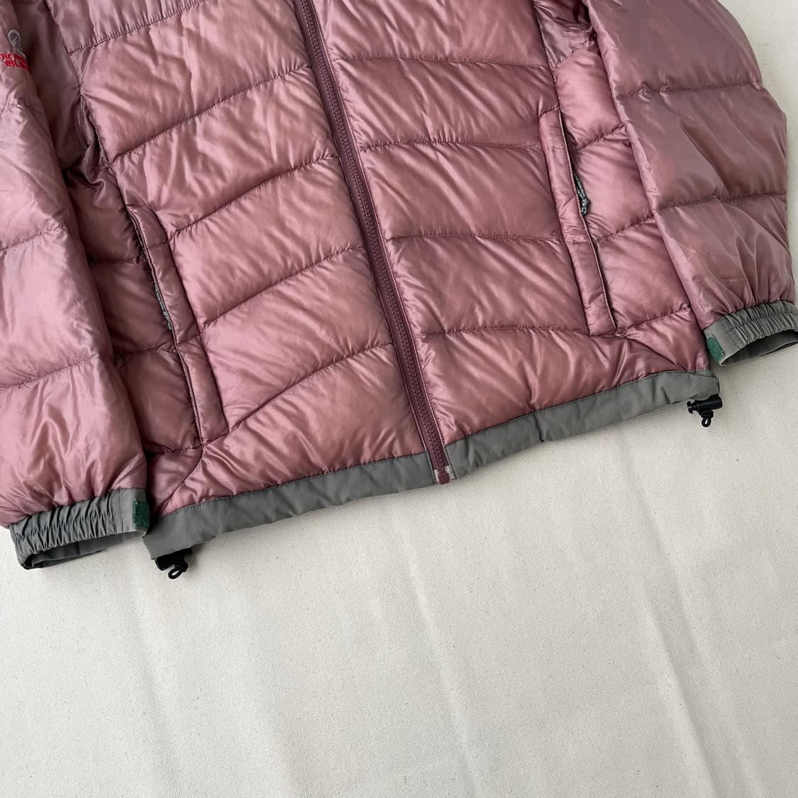 노스페이스 써밋 아콘카구아 경량 패딩 상품이미지3