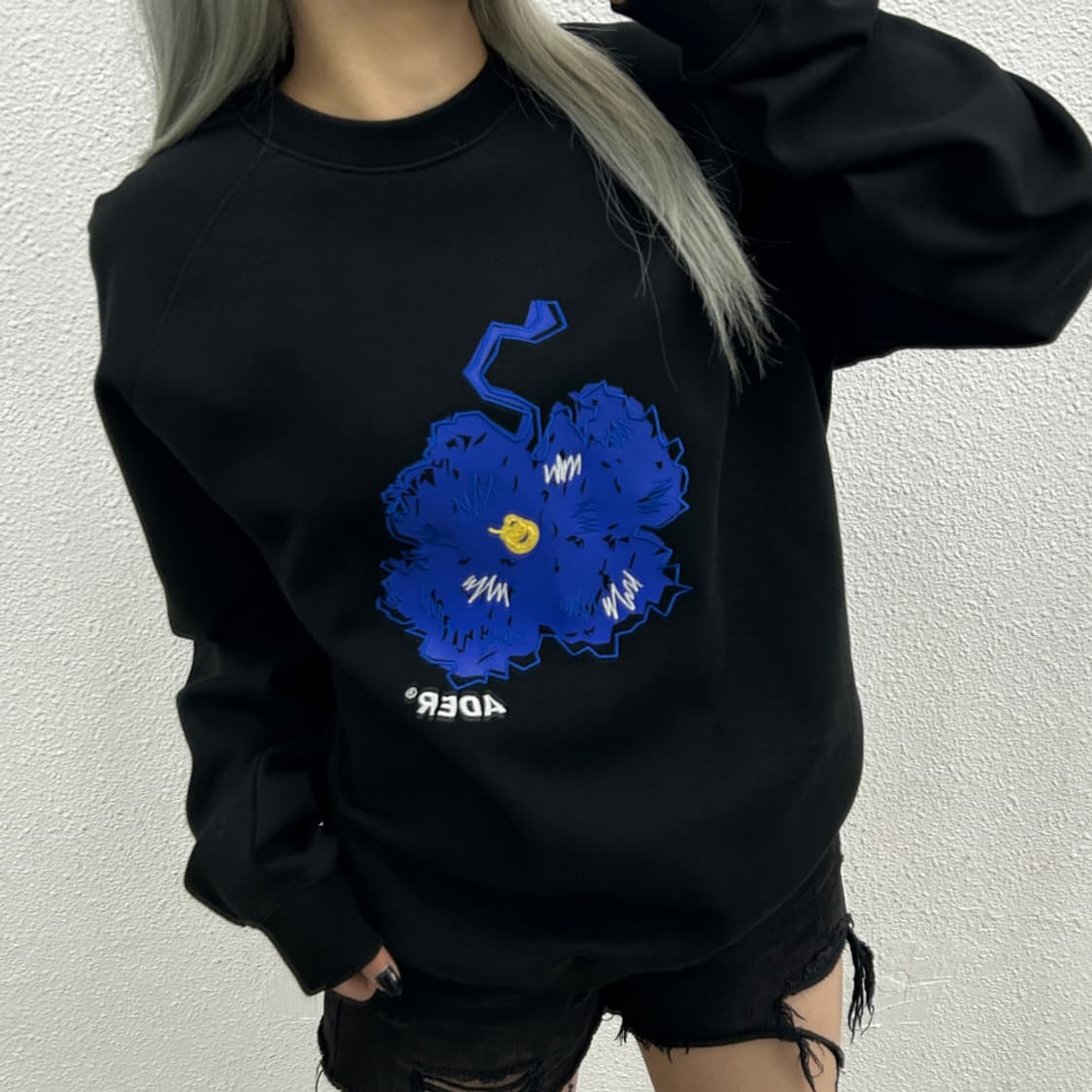 아더에러 블라썸 블랙 맨투맨 A2 상품이미지1