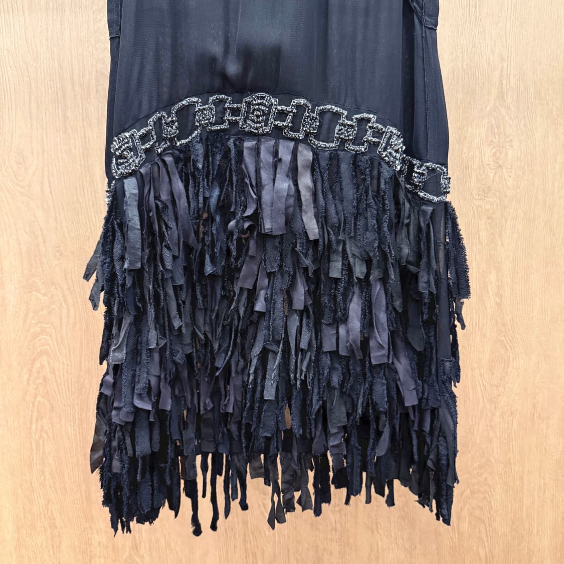 마쥬 미디 원피스 프린지 체인 디테일 시스루 슬리브리스 블랙 상품이미지5