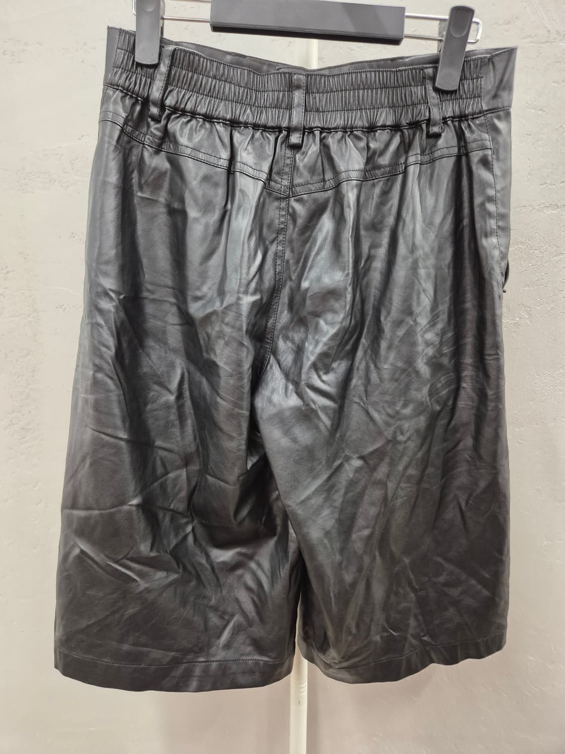 DKNY 블랙 레더 숏팬츠 XS 상품이미지3