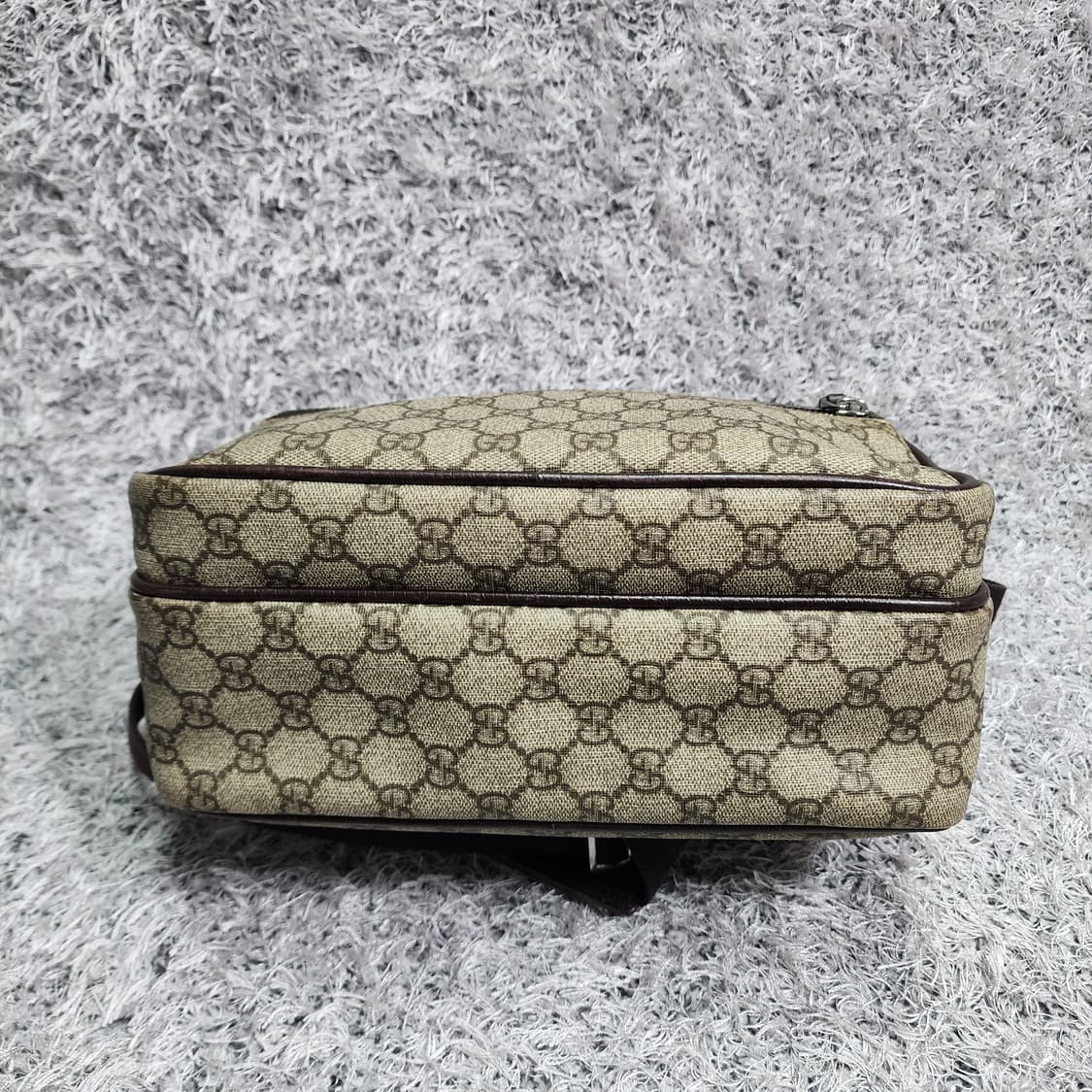 구찌 GG PVC 트리밍 메신저 크로스백 상품이미지6