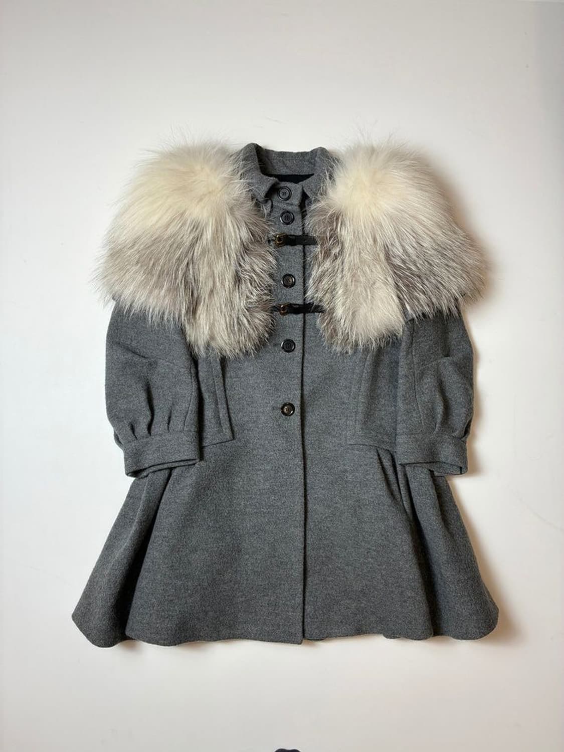 루이비통 10's 울 폭스퍼 프릴 코트 PN8181 상품이미지1