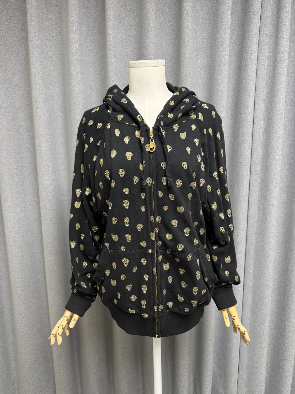 츠모리치사토 블랙 스컬 그래픽 후드집업  상품이미지1