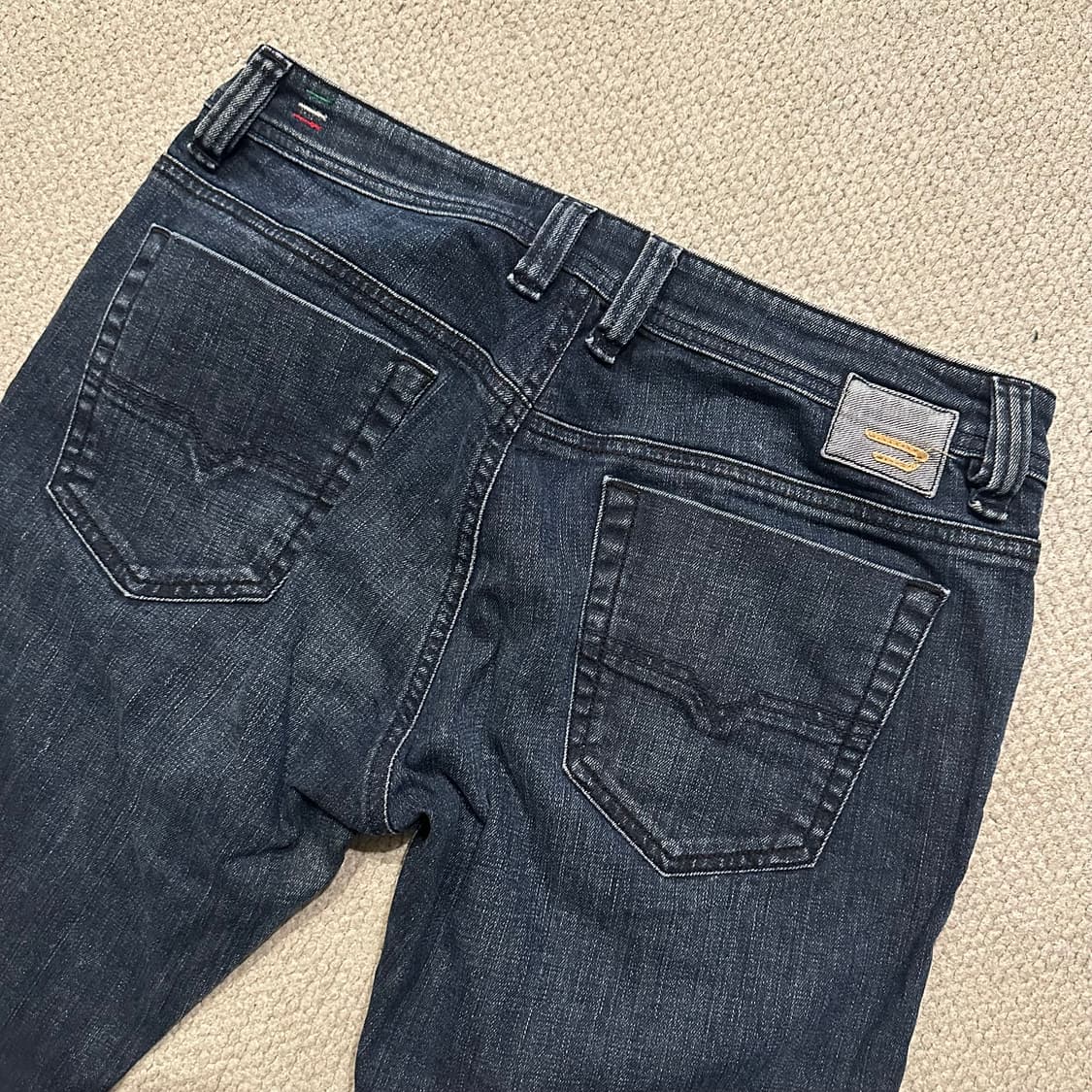 디젤 VIKER 스트레이트 데님 팬츠 상품이미지10