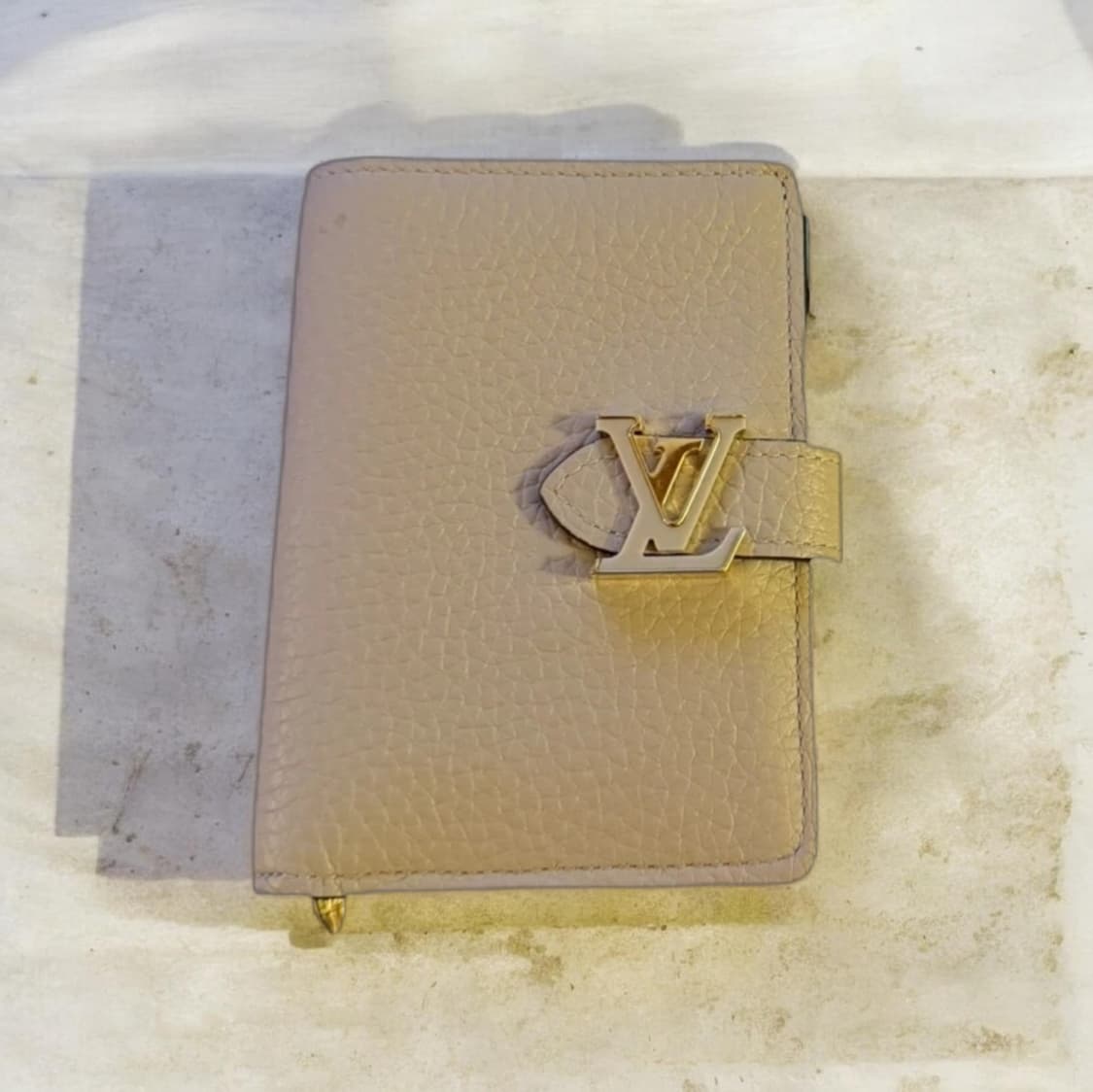 루이비통 버티컬 컴팩트 지갑 상품이미지1