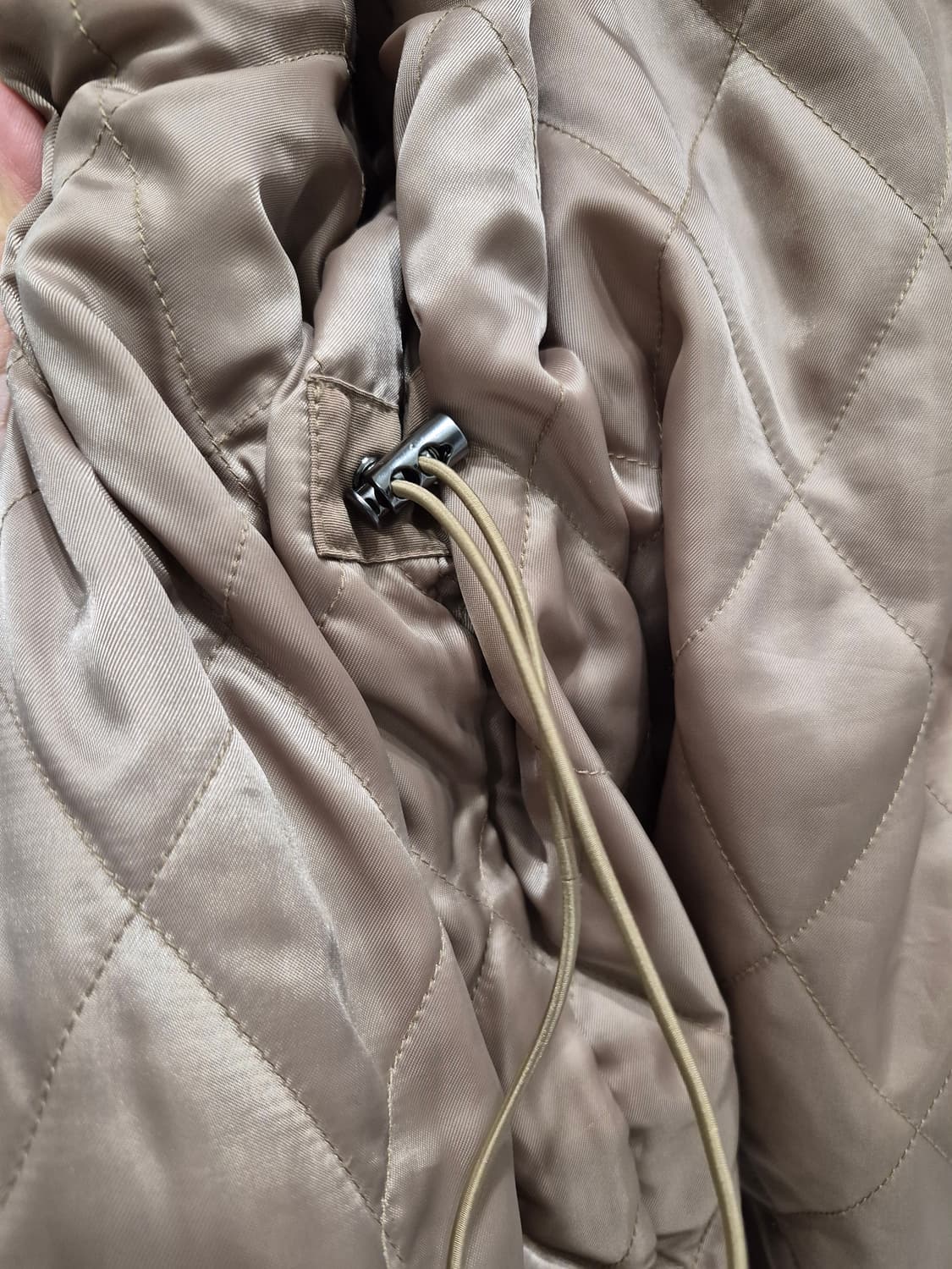 듀엘(DEWL) 24년 퀄팅경량자켓 66 / 카멜브라운 상품이미지10