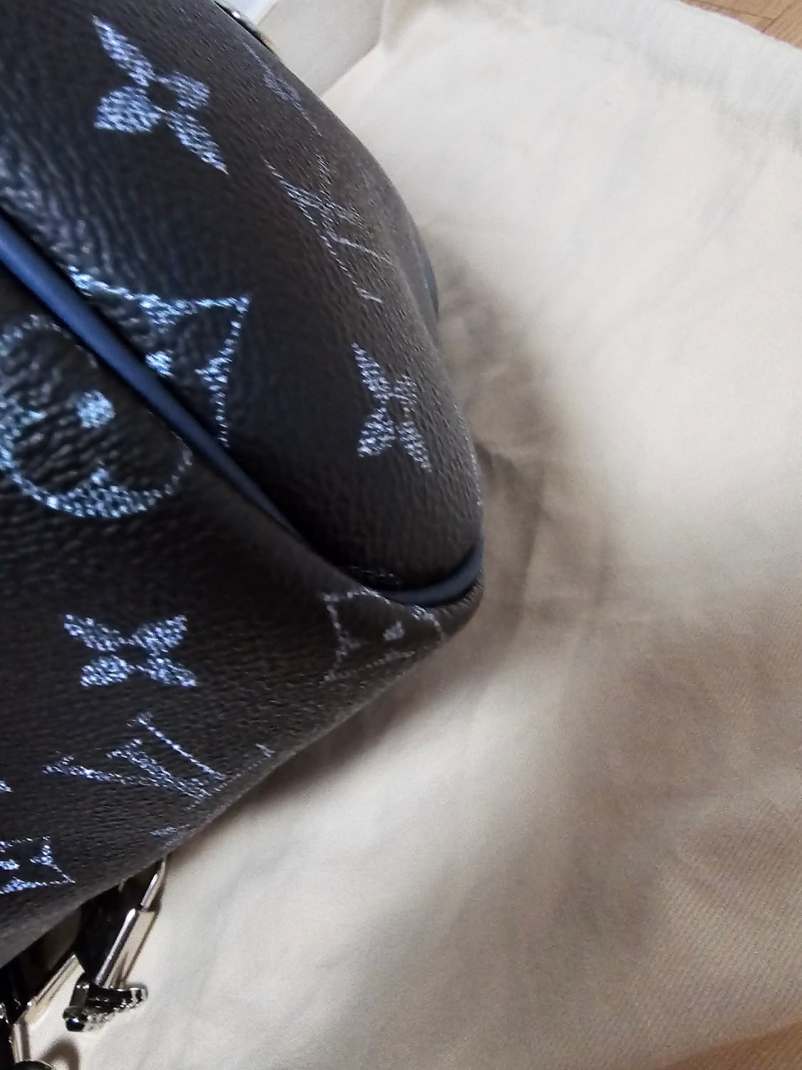 루이비통 퍼렐 한정판 그라데이션 키폴52 블루 (새상품) 상품이미지8