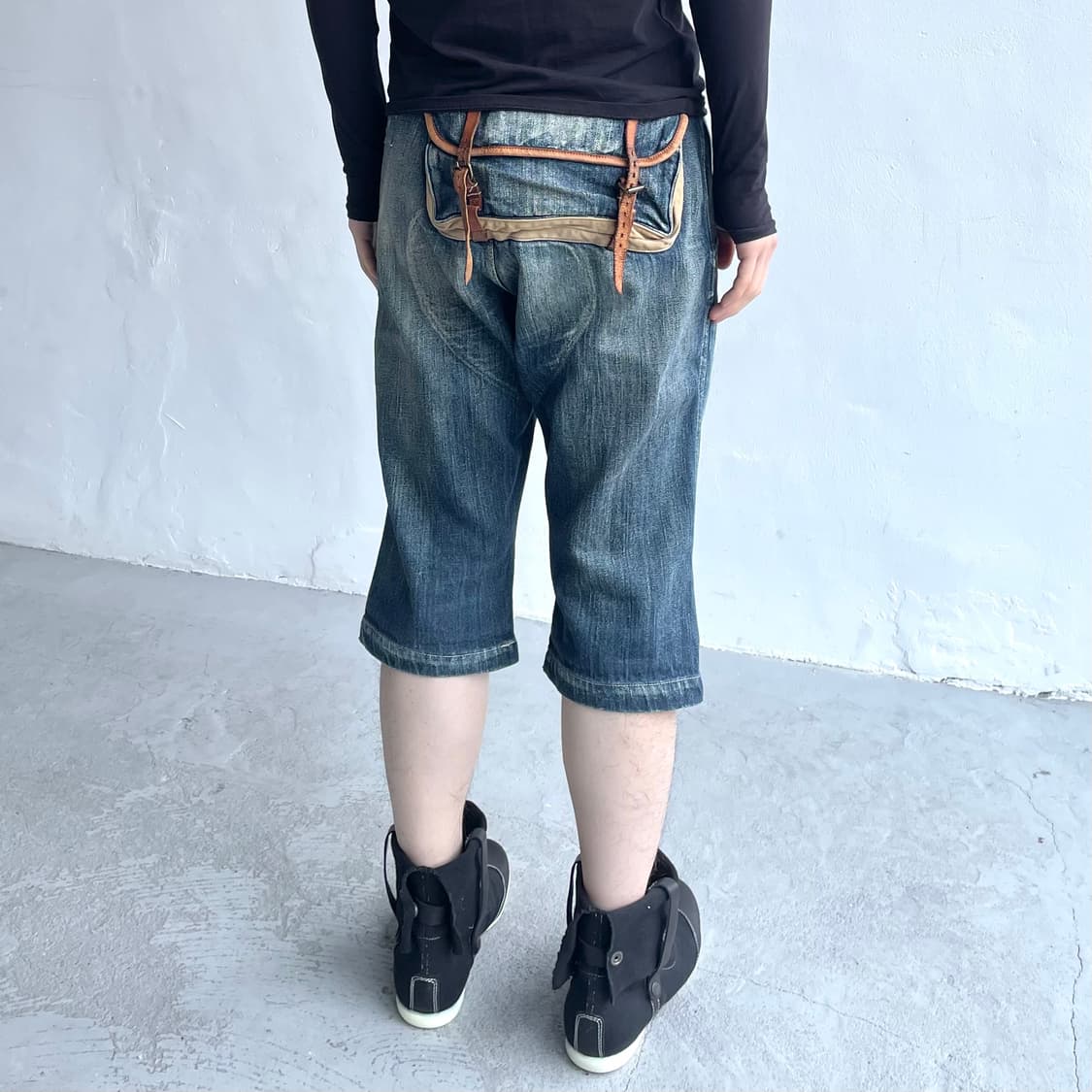 캐피탈 카메라백 데님 쇼츠 상품이미지1