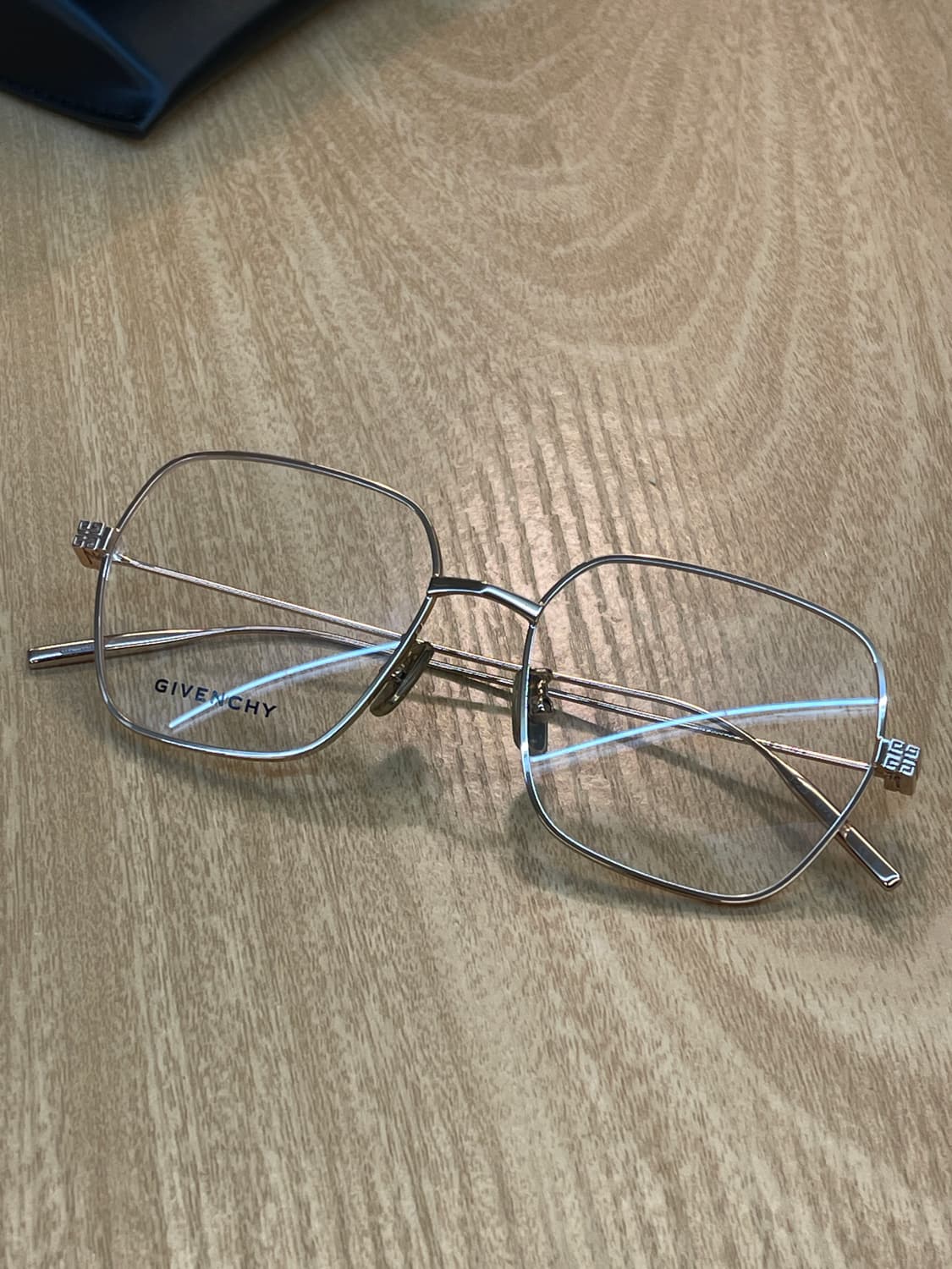 지방시 4G 골드 메탈 프레임 상품이미지5