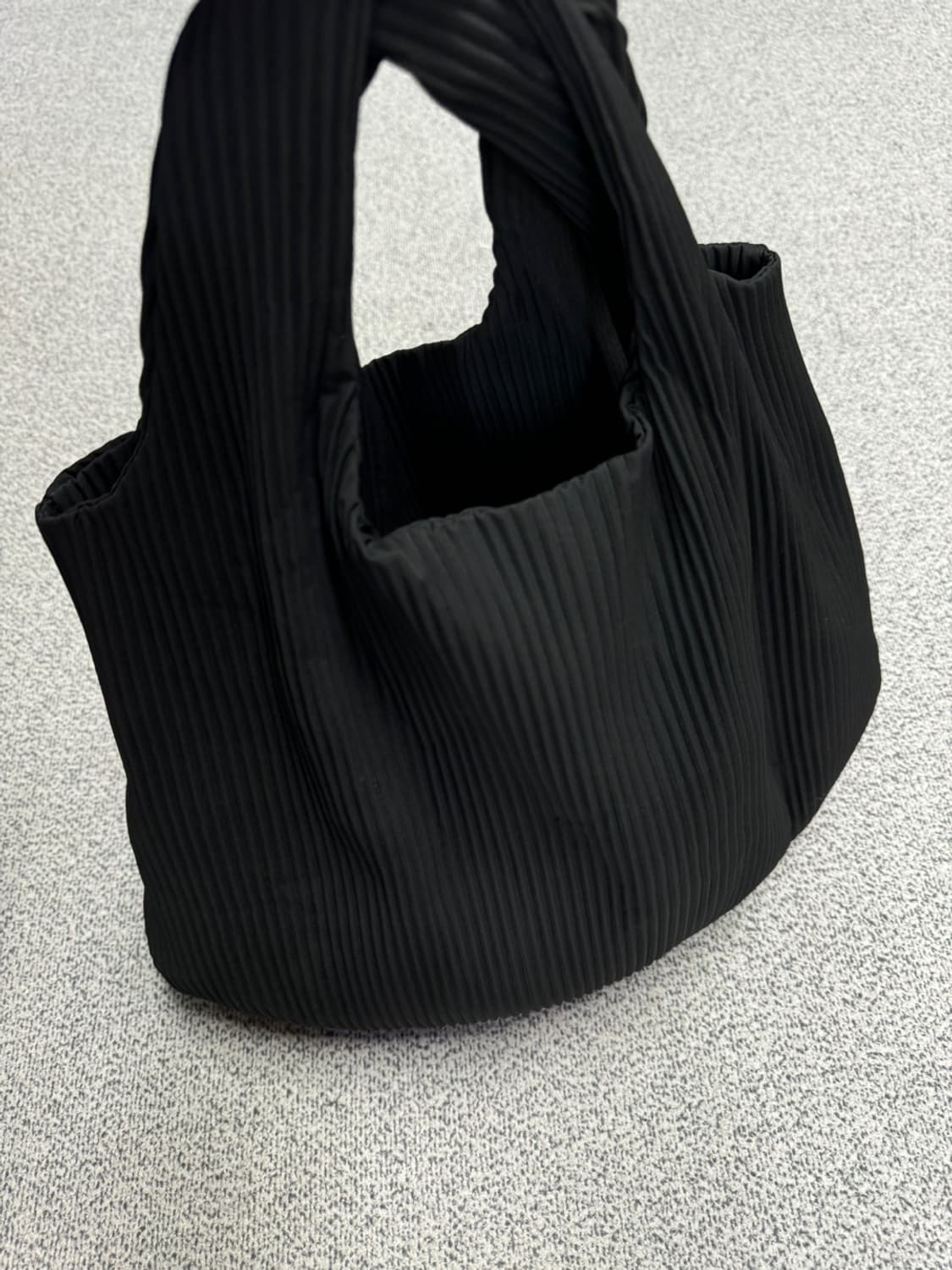 코스 플리츠 토트백 상품이미지10