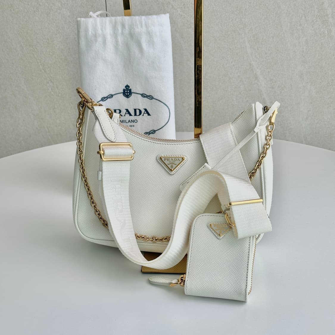 프라다 리에디션 레더 사피아노 호보백 상품이미지2