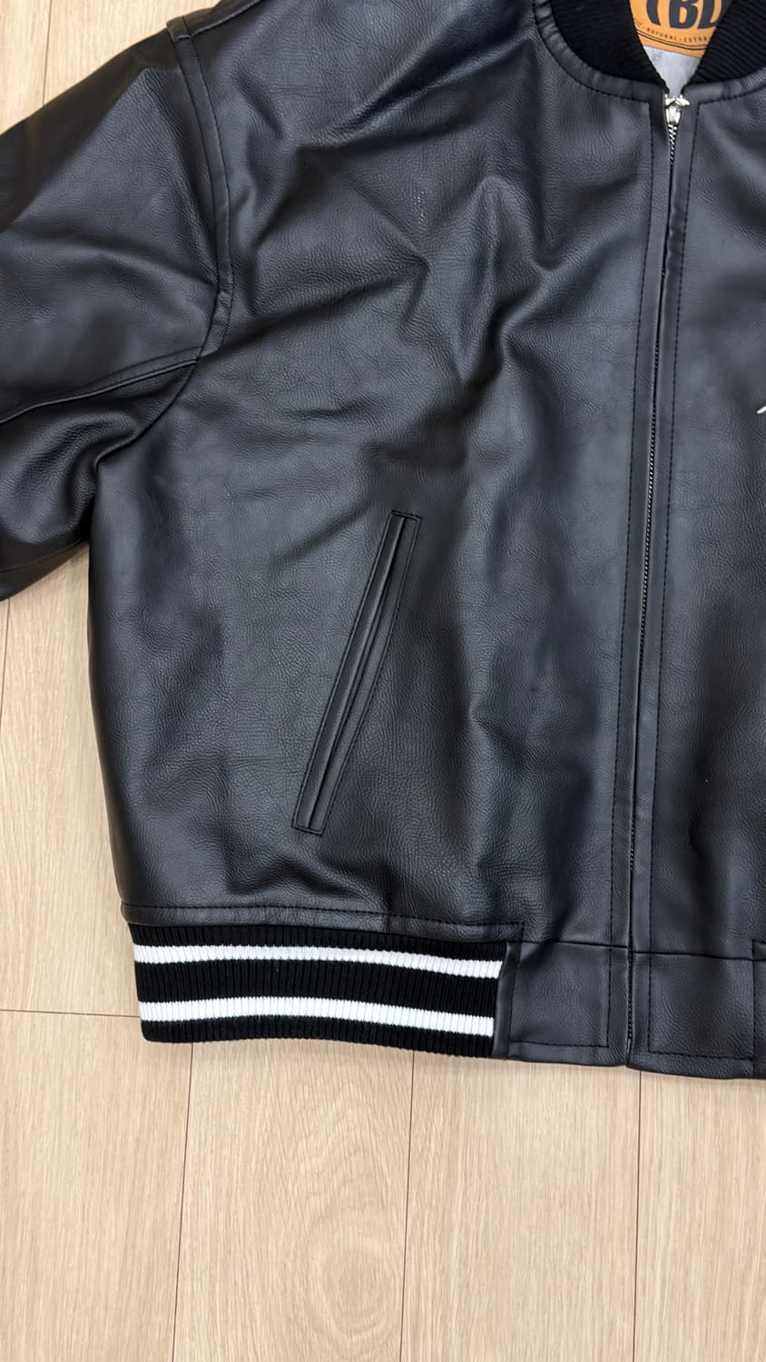 현재 단종된 톰스벌스데이 TBD 바시티 봄버 자켓 블랙 상품이미지4