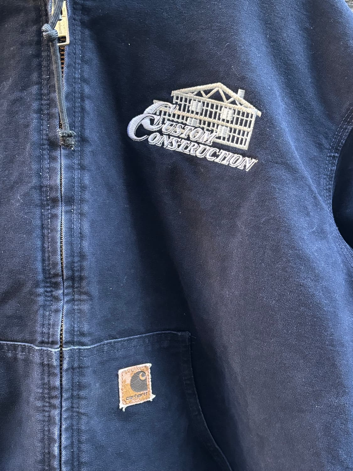 칼하트 j130 덕 액티브 자켓 앞뒤판 자수 상품이미지2