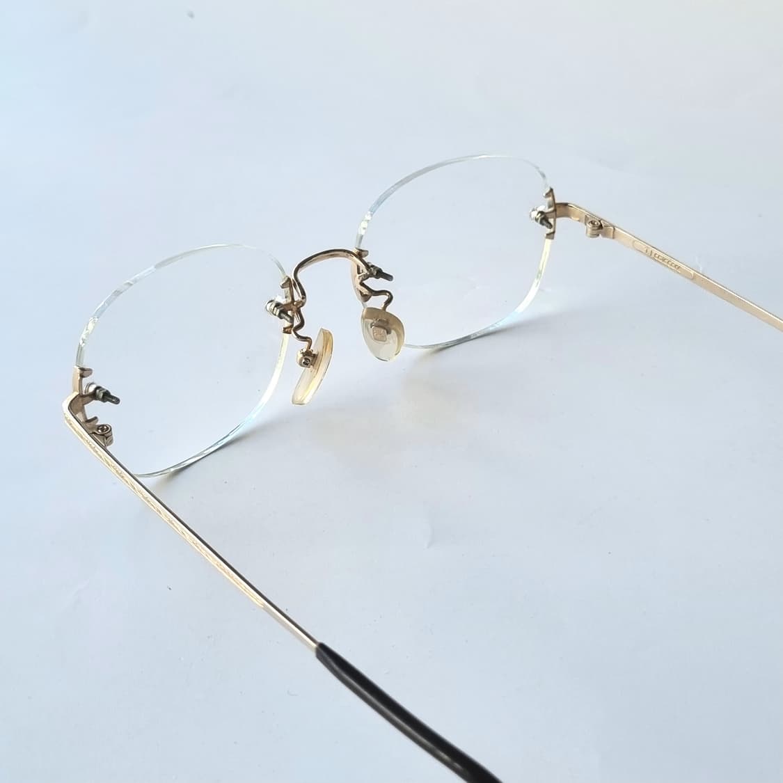 데드스탁 미니멀&럭셔리 골드 포인트 무테 안경  760 상품이미지4