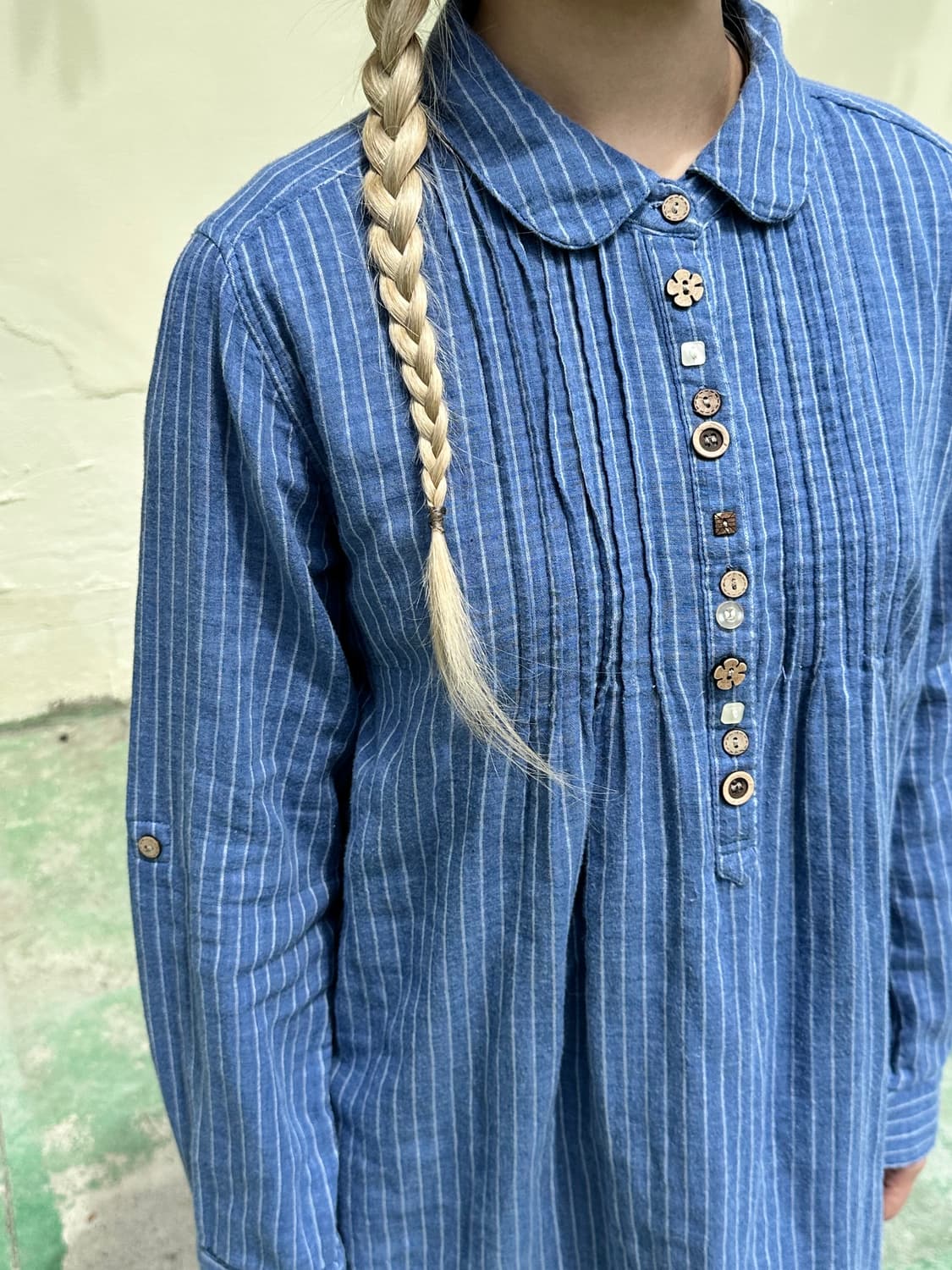 스트라이프 우드버튼 블라우스 상품이미지4