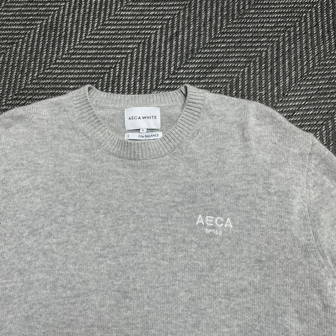 AECA 미니멀 스몰로고 크루넥 니트 스웨터y 5091 상품이미지3