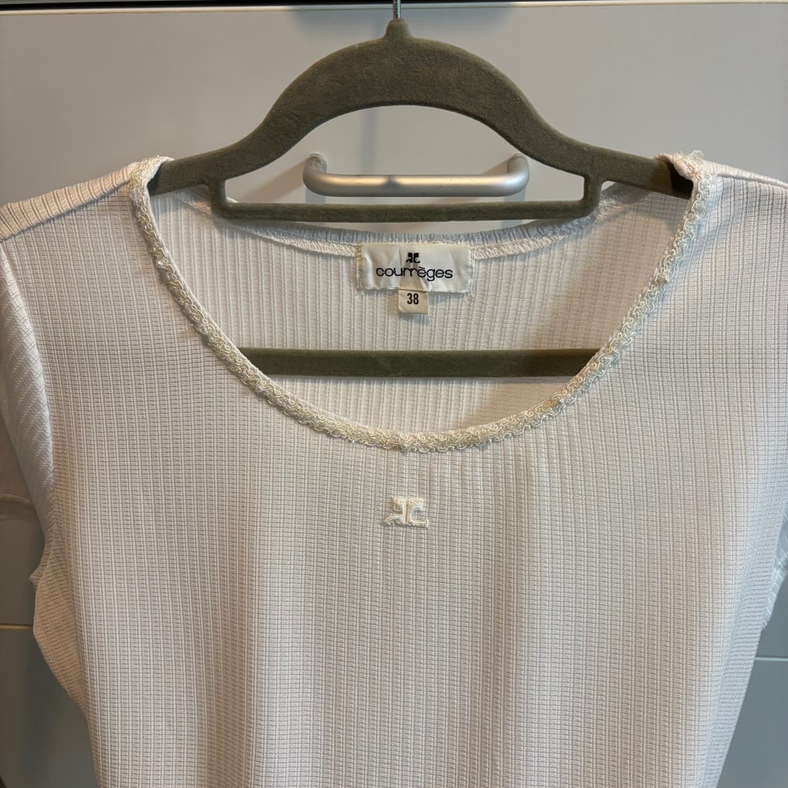 courreges 꾸레쥬 화이트 진주펄 골지 반팔 니트 상품이미지4