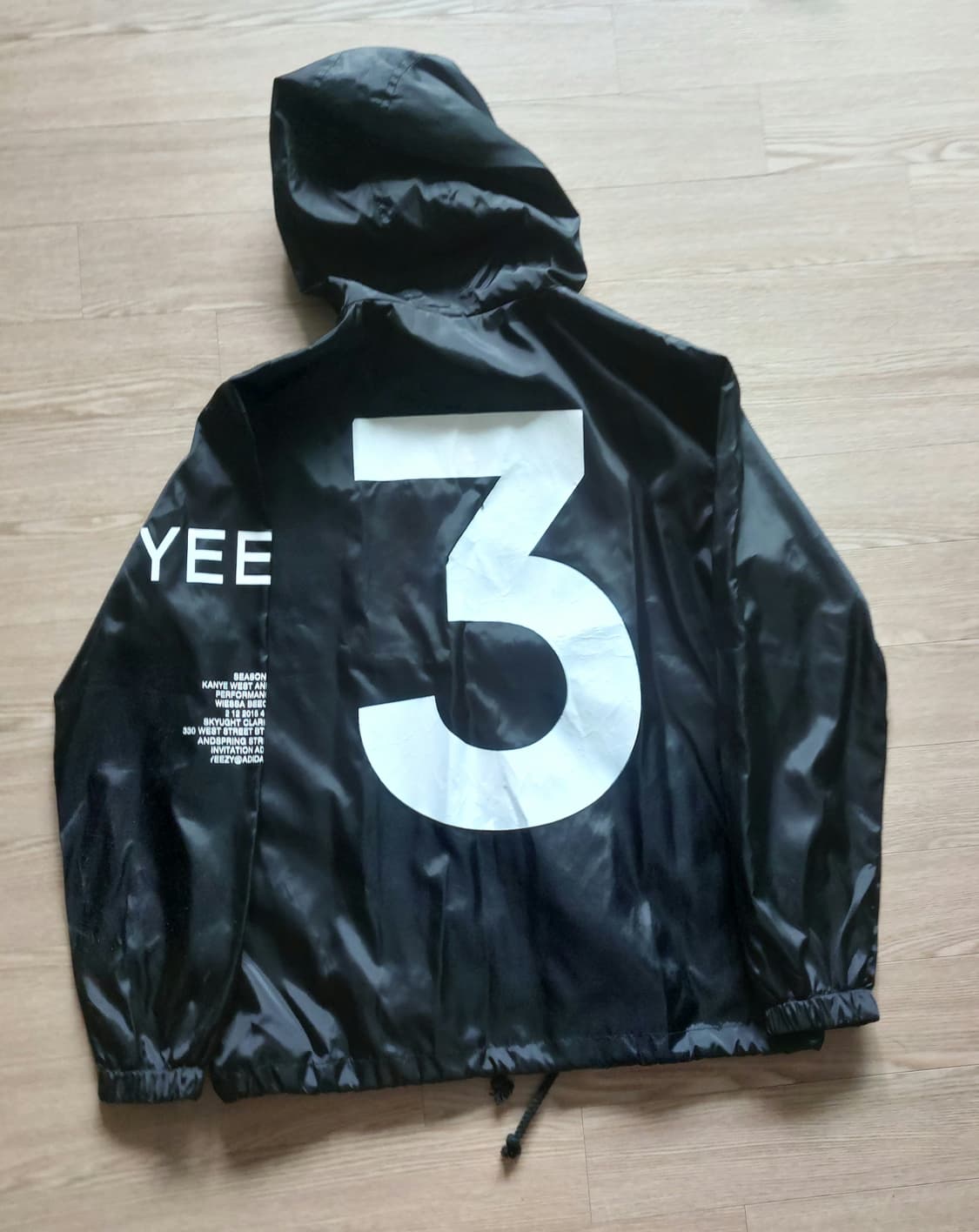 이지시즌1 yeezus투어 바람막이 공식머천 상품이미지3