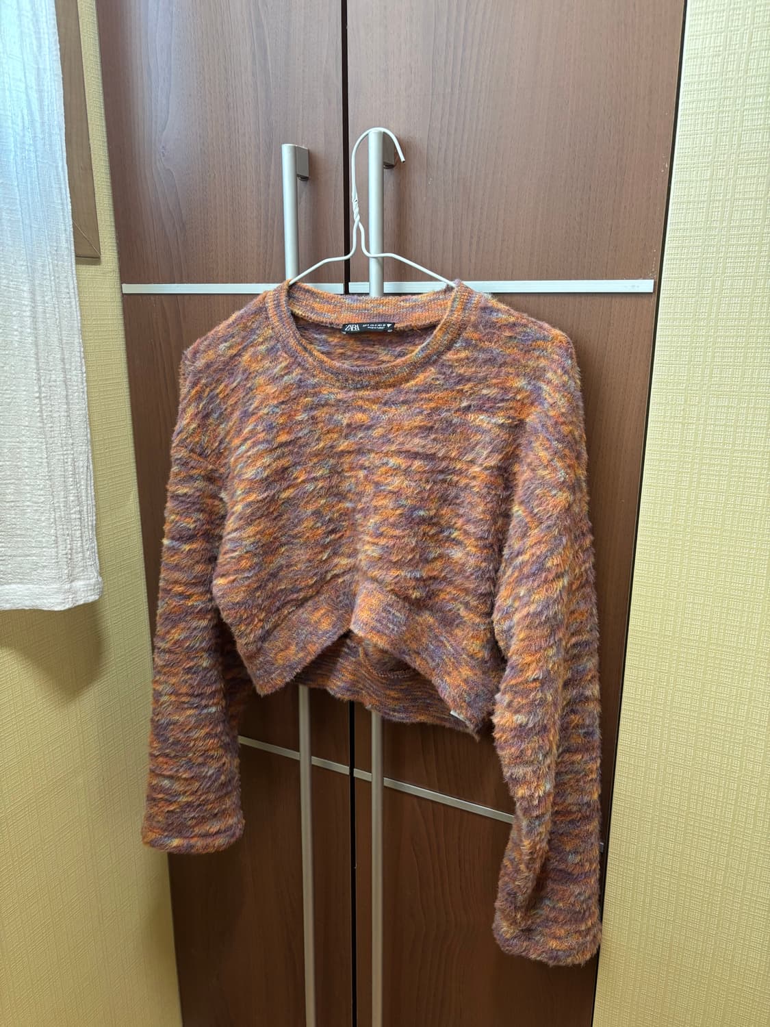 자라 크롭 헤어리 니트 상품이미지1