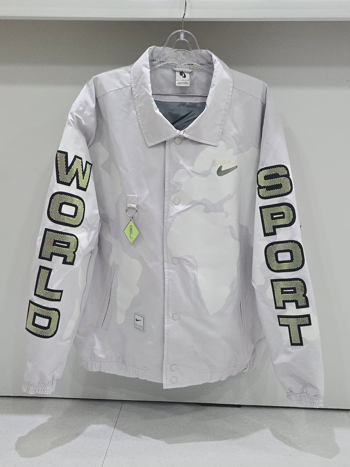 나이키 x 피갈레 콜라보 바람막이 XL 상품이미지1