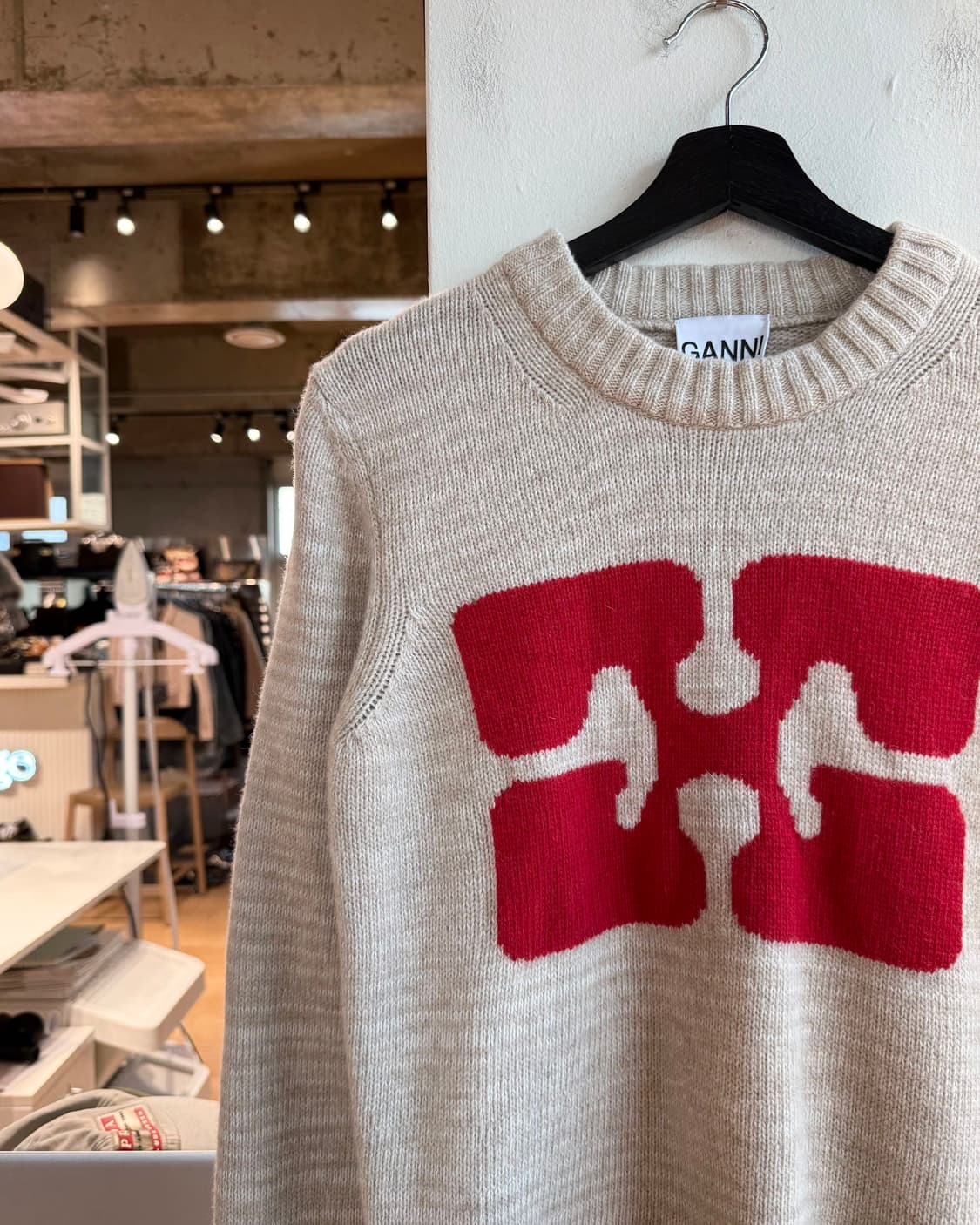 가니 베이지 버터플라이 그래픽 풀오버 니트 상품이미지4