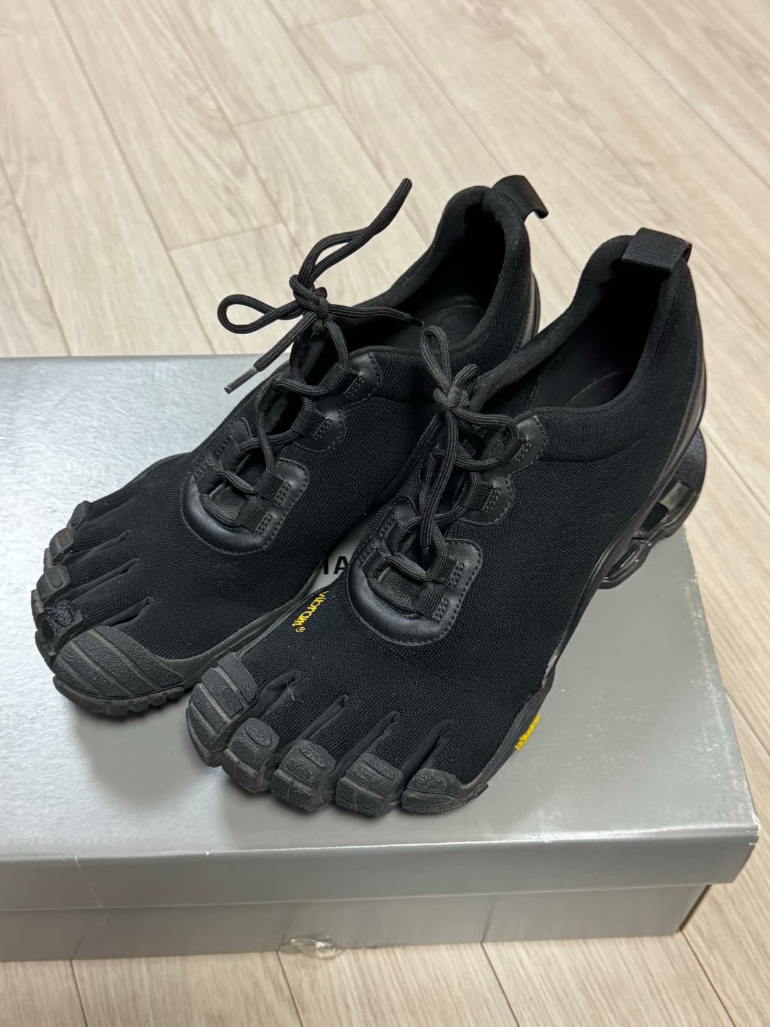 발렌시아가 비브람 파이브핑거스 42사이즈 상품이미지1