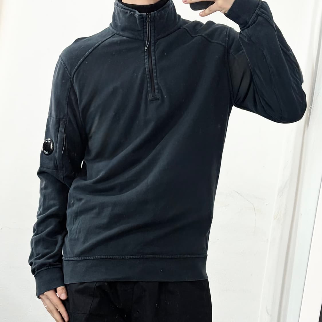 CP 컴퍼니 렌즈 반집업 스웻 셔츠 상품이미지1