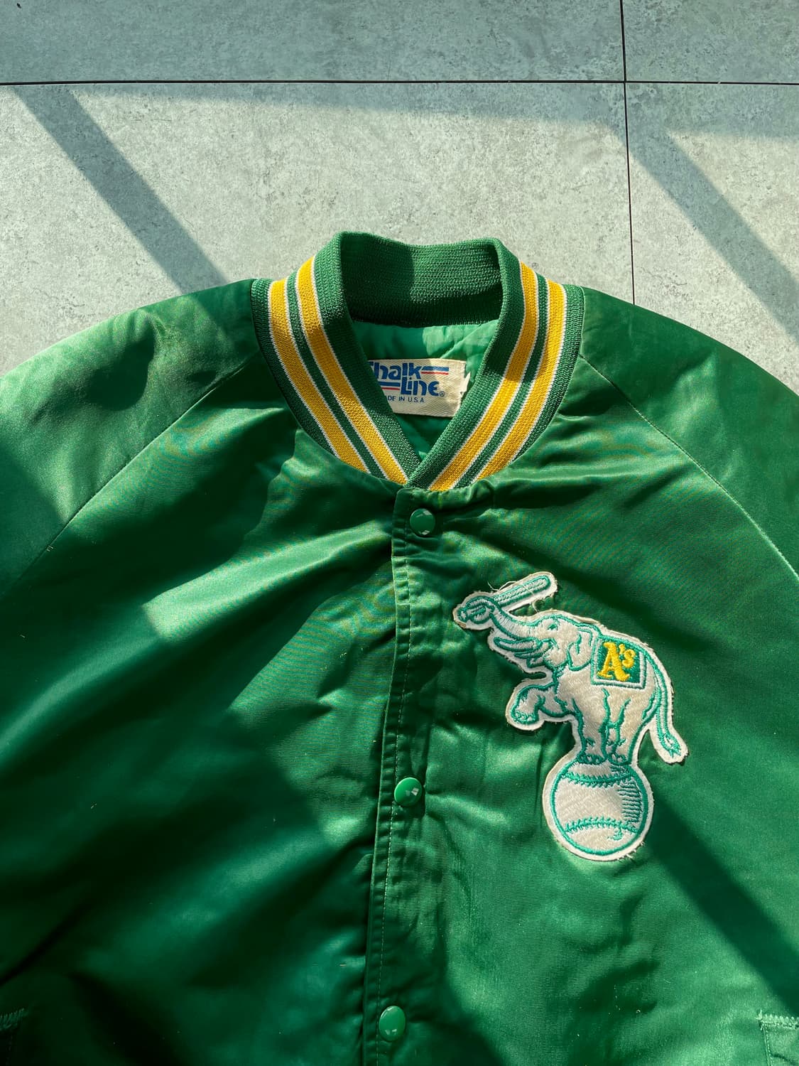 초크라인 오클랜드 아틀레틱스 세틴봄버자켓 상품이미지5