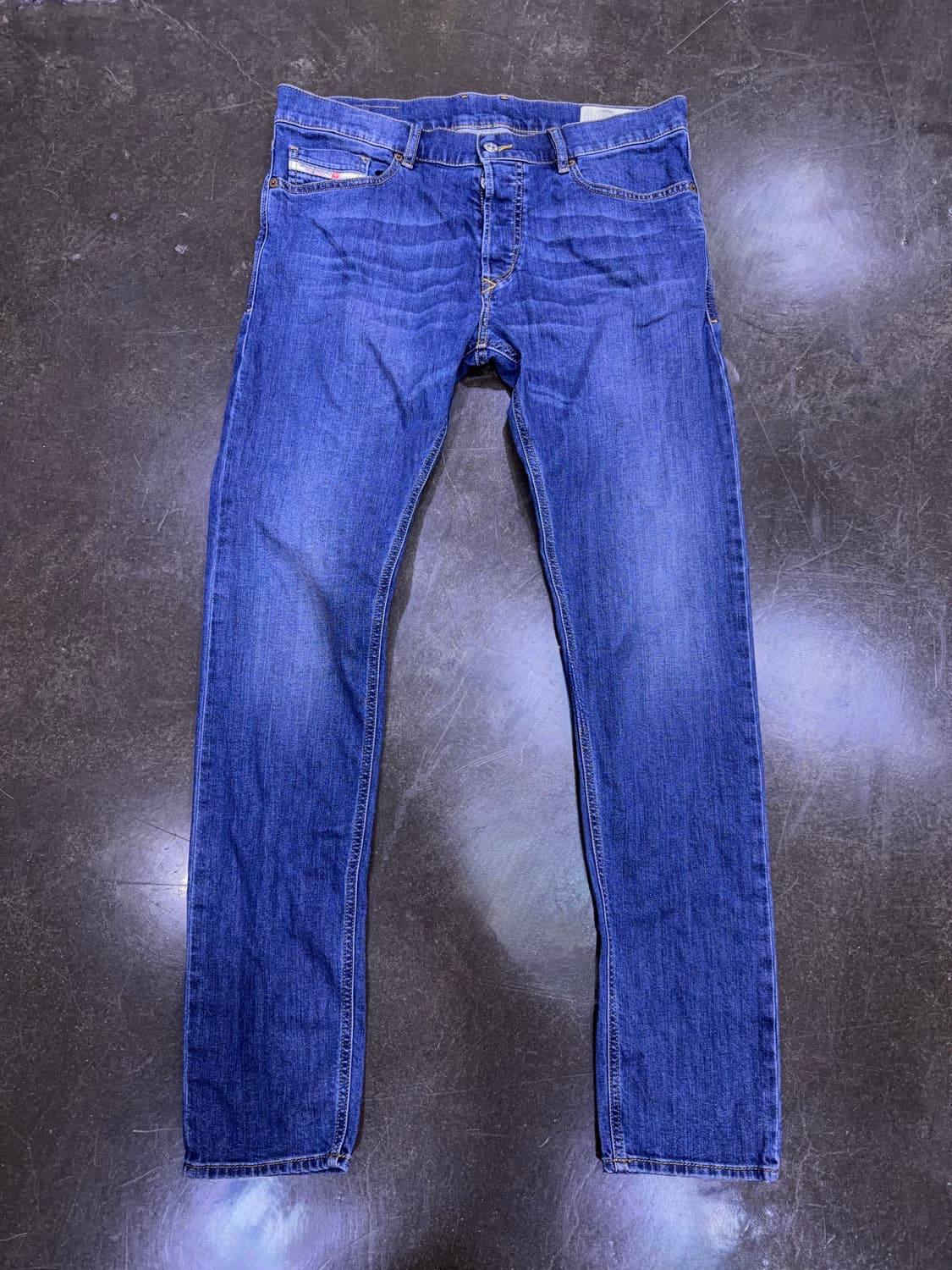 디젤 테파르 슬림 캐롯핏 빈티지 워싱 데님팬츠 32 상품이미지1