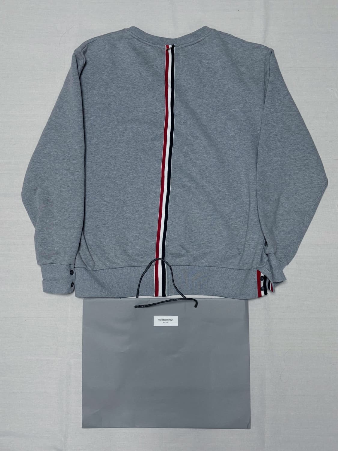 톰브라운 백삼선 맨투맨 [4] 상품이미지1