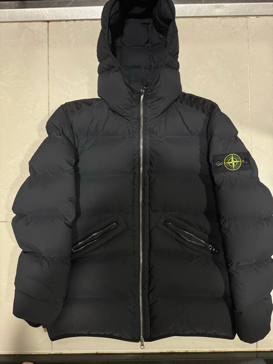 [당일출고,M] 24FW 스톤아일랜드 심리스 터널 패딩 상품이미지1