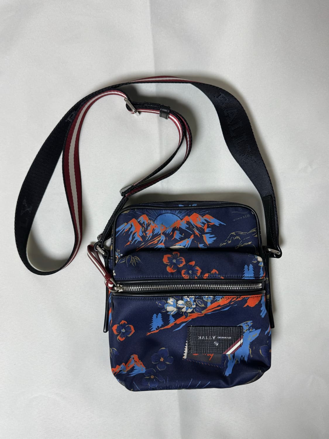 발리 핀처 나일론 크로스백 상품이미지1