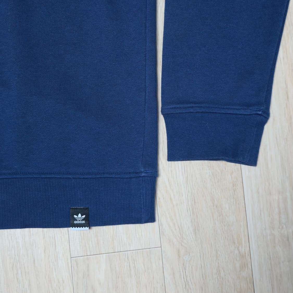 아디다스 스케이트보딩 네이비 맨투맨 상품이미지4