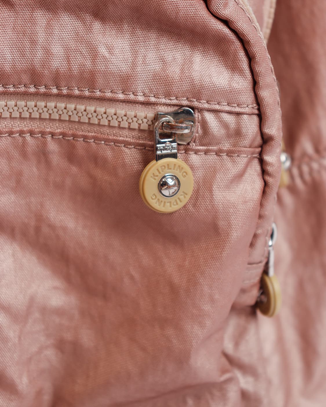 [KIPLING] 핑크 메탈릭 백팩 상품이미지4