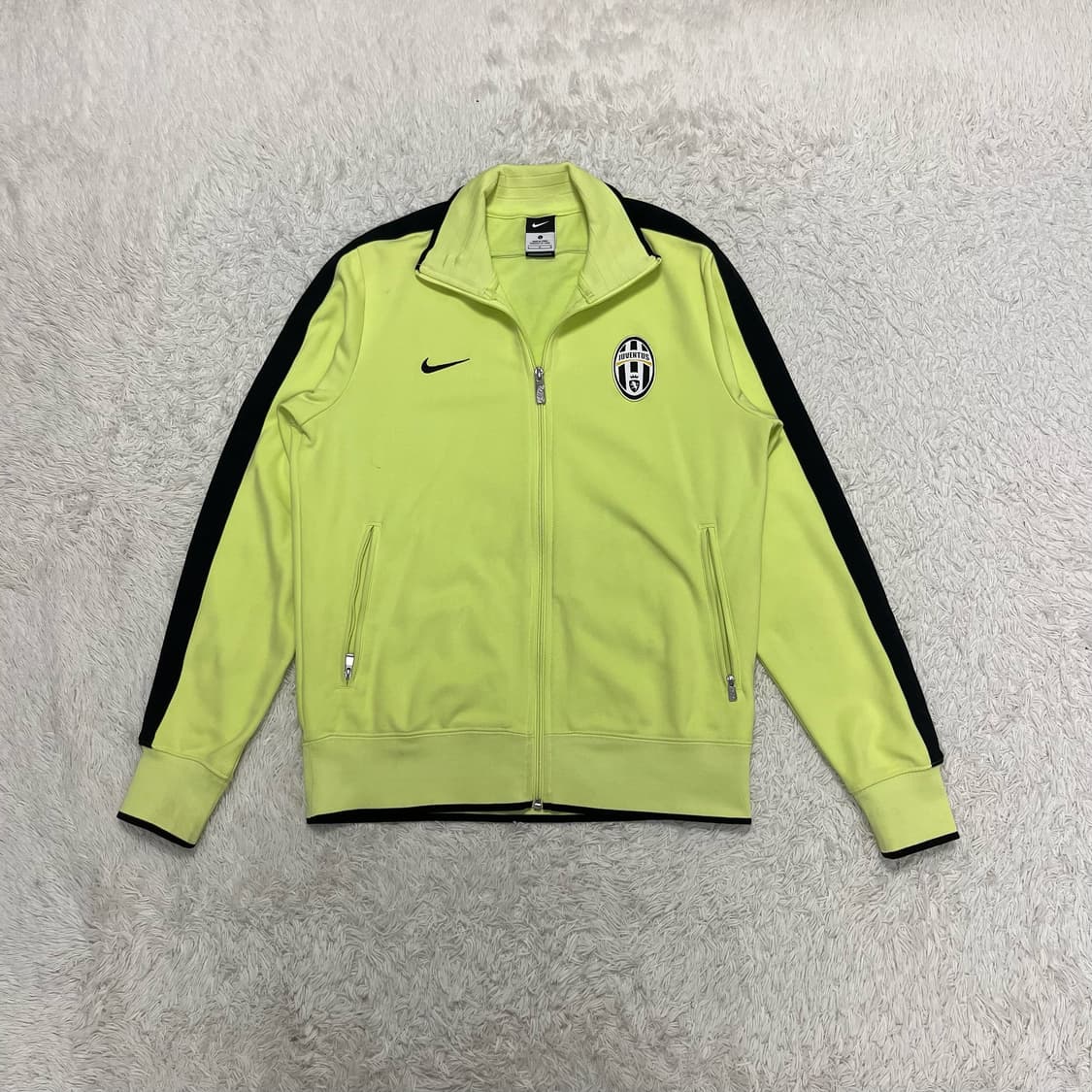 Nike neon yellow Juventus jersey 상품이미지4