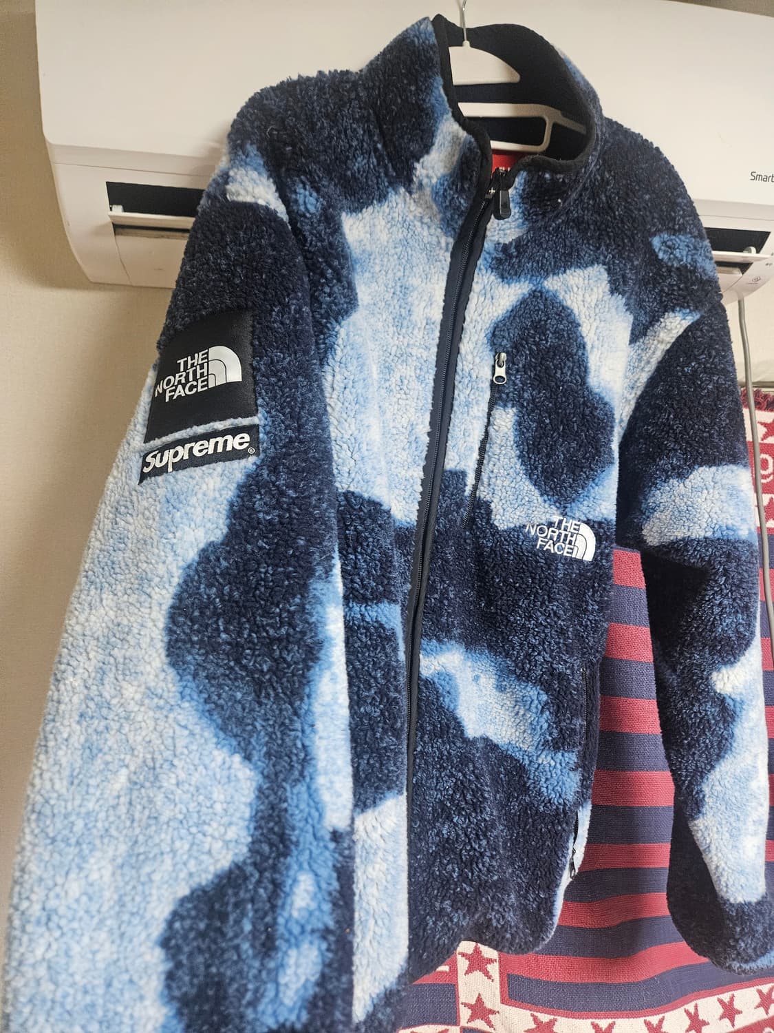 슈프림 x 노스페이스 블리치드 데님 프린트 플리스 자켓 인디고 - 21F 상품이미지4