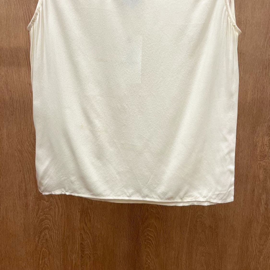 구찌 슬리브리스 블라우스 와이드 라운드넥 무지 디테일 레귤러핏 아이보리 상품이미지5