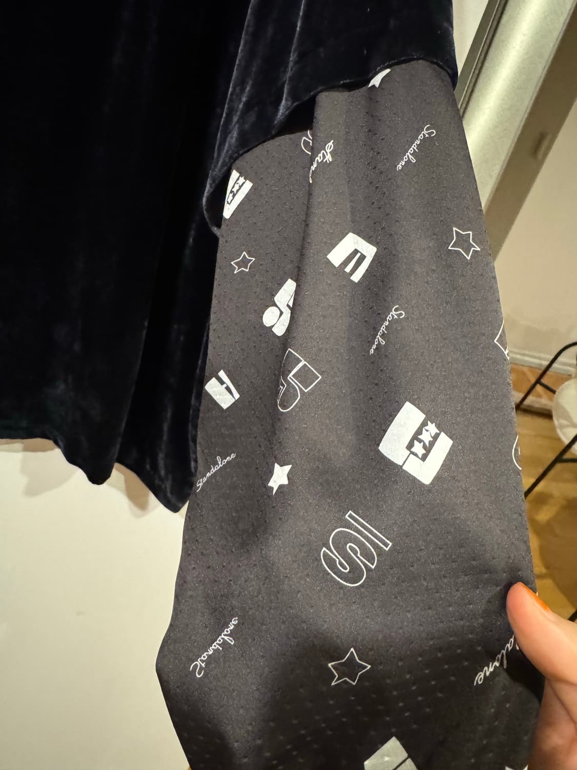 스탠드얼론 벨벳 티셔츠 상품이미지4