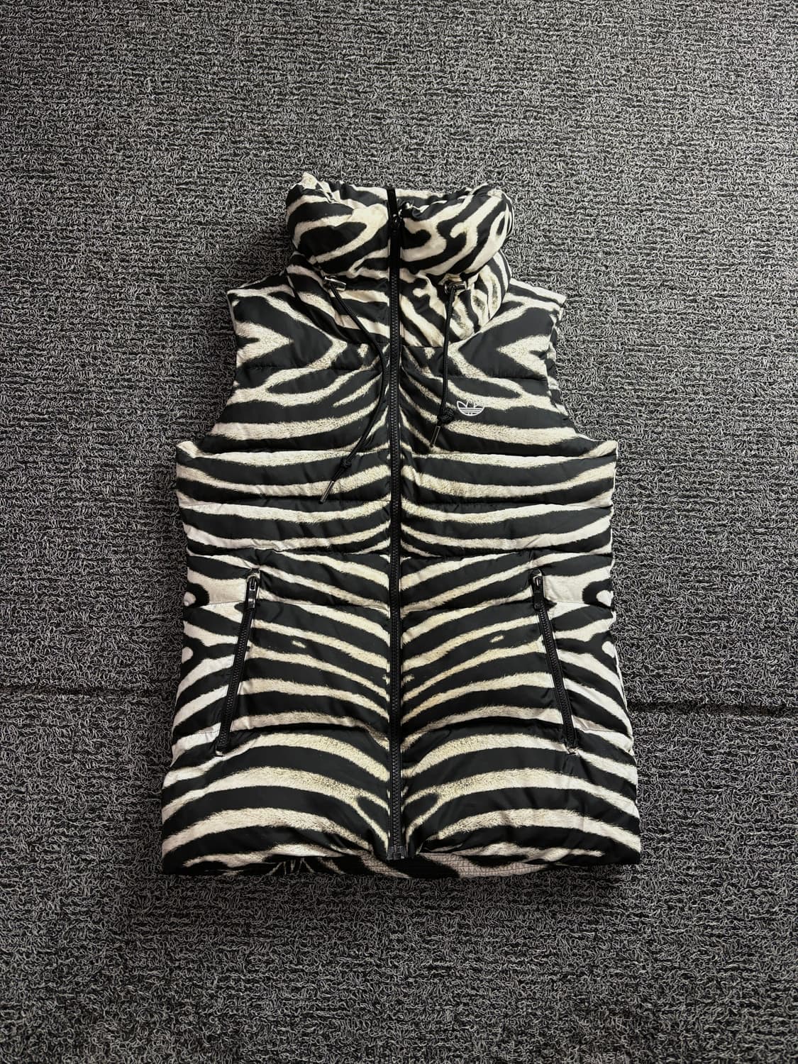 아디다스 지브라 패턴 트레포일 패딩 조끼 2898 상품이미지2