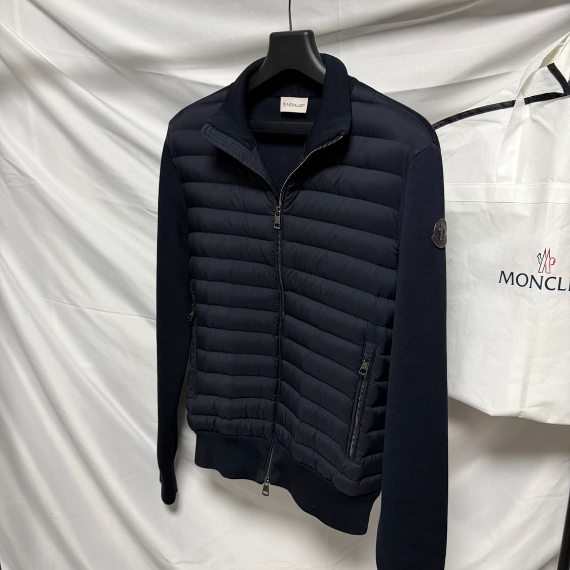 [S+급/M] 몽클레어 니트패딩 김현우 니트패딩 블랙 와펜 상품이미지2