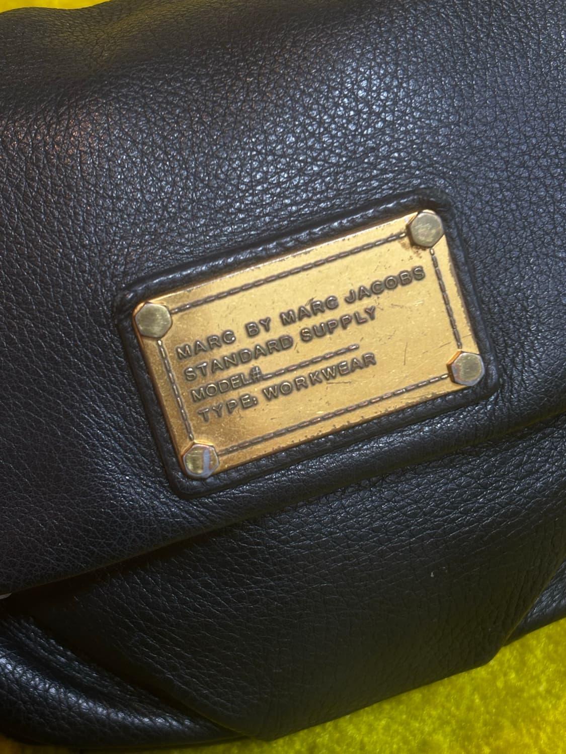 마크 제이콥스 클래식 Q 플랩 퍼시 미니 크로스백 상품이미지7