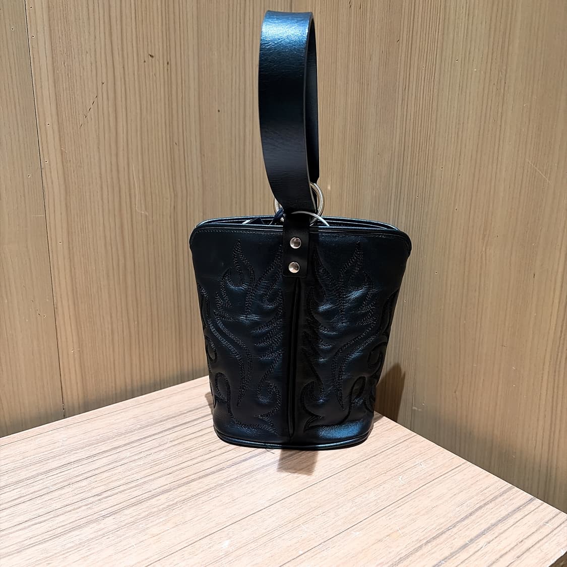 (정품/새상품) 토가 아카이브 여성 블랙 웨스턴 레더 핸드백 상품이미지5