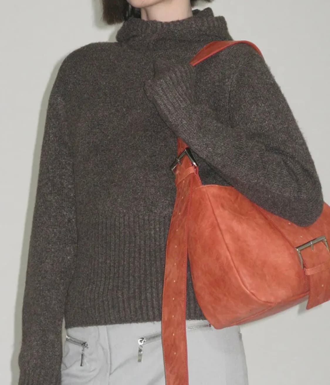 파르티멘토우먼 컷 아웃 워머 니트 후디 탑 브라운 상품이미지3