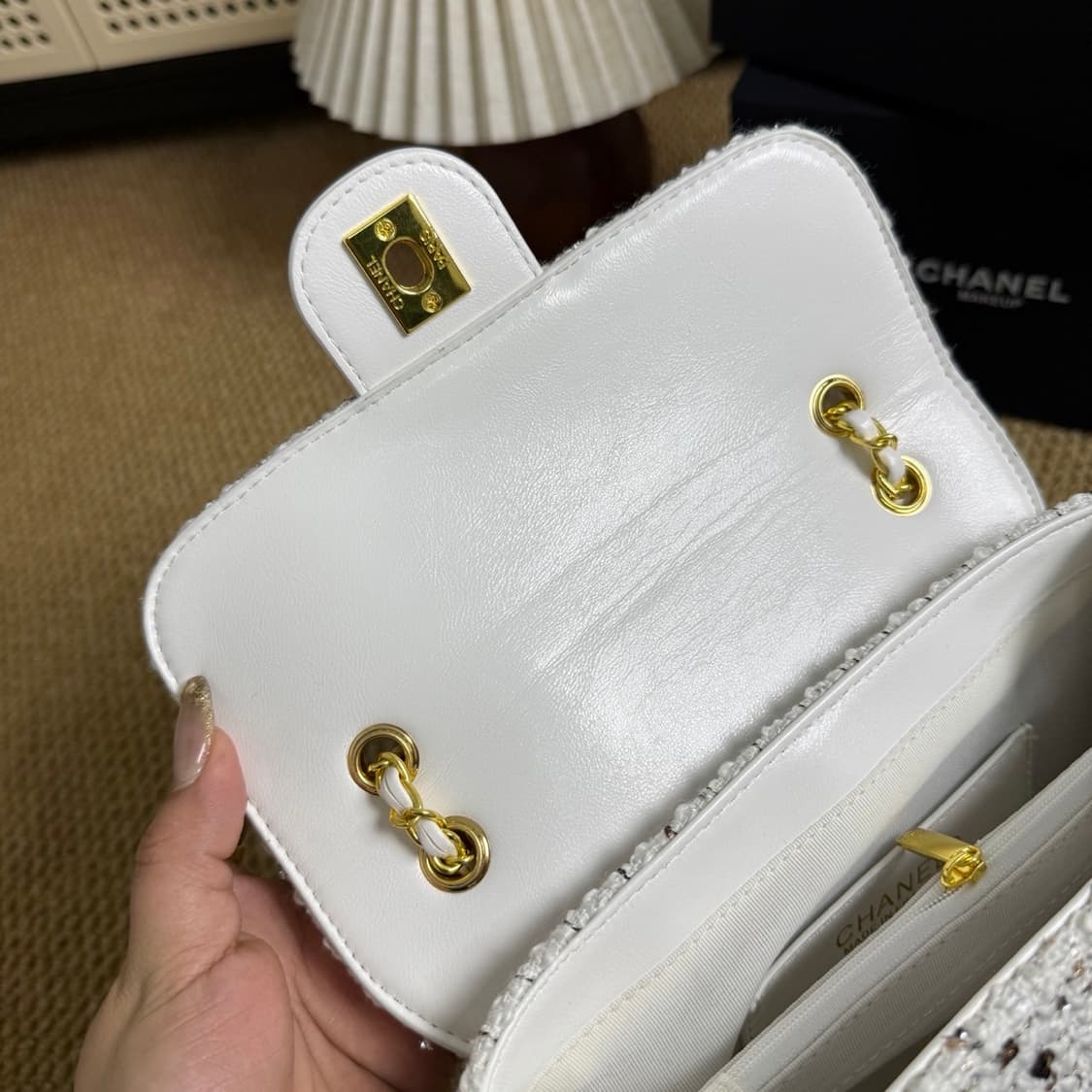 샤넬VIC 리미티드 러프 트위드 플립 커버백 화이트 상품이미지6