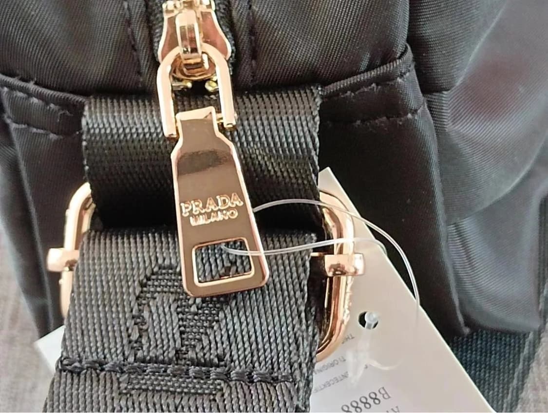 프라다뷰티 리나일론 숄더 크로스백 블랙 상품이미지9