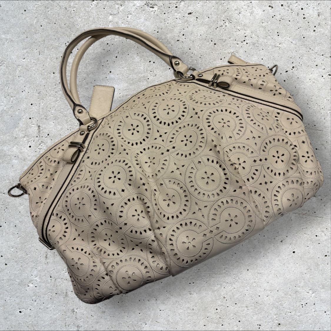 COACH 코치 펀칭 레더 토트백 아이보리 상품이미지2